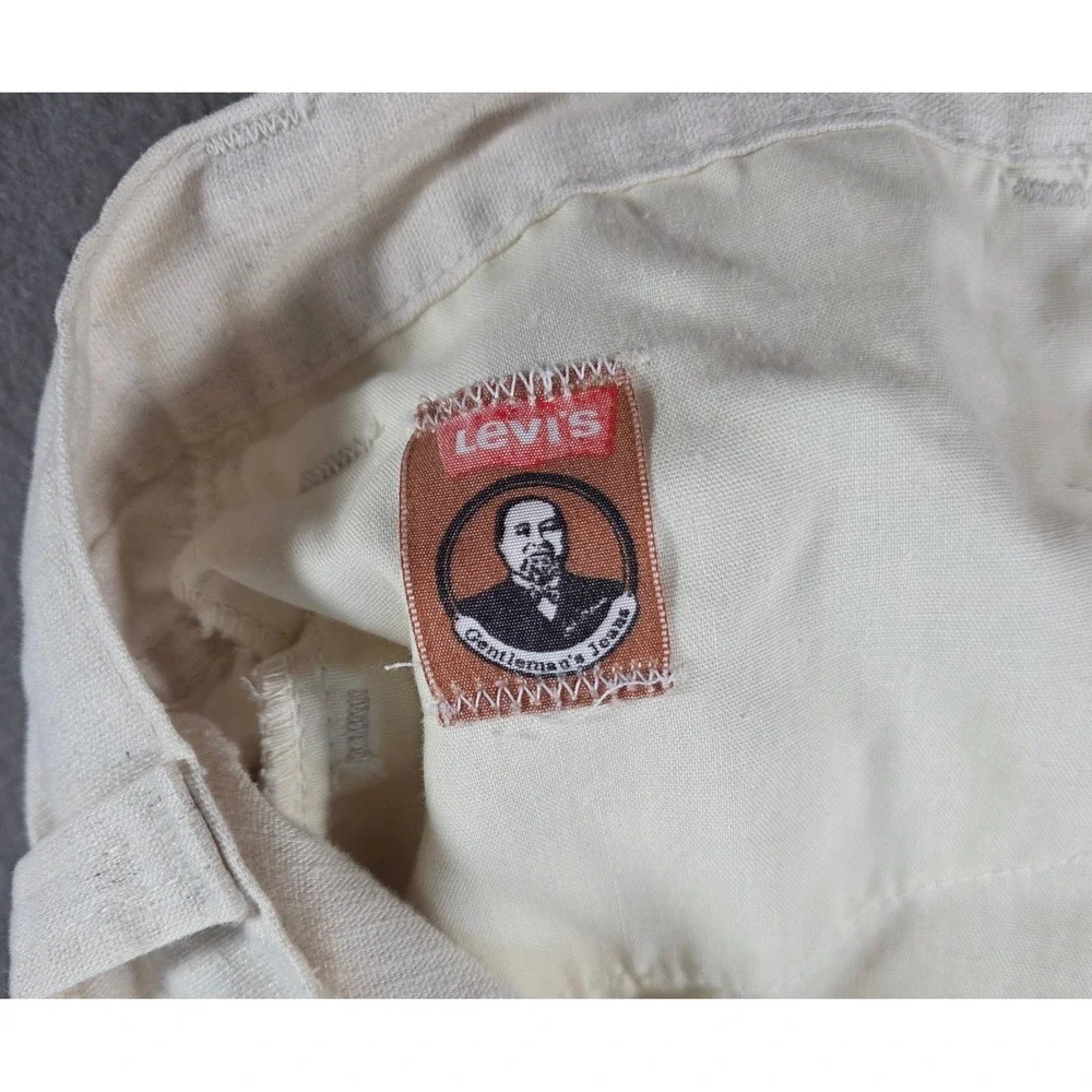 Levis measures 38x30